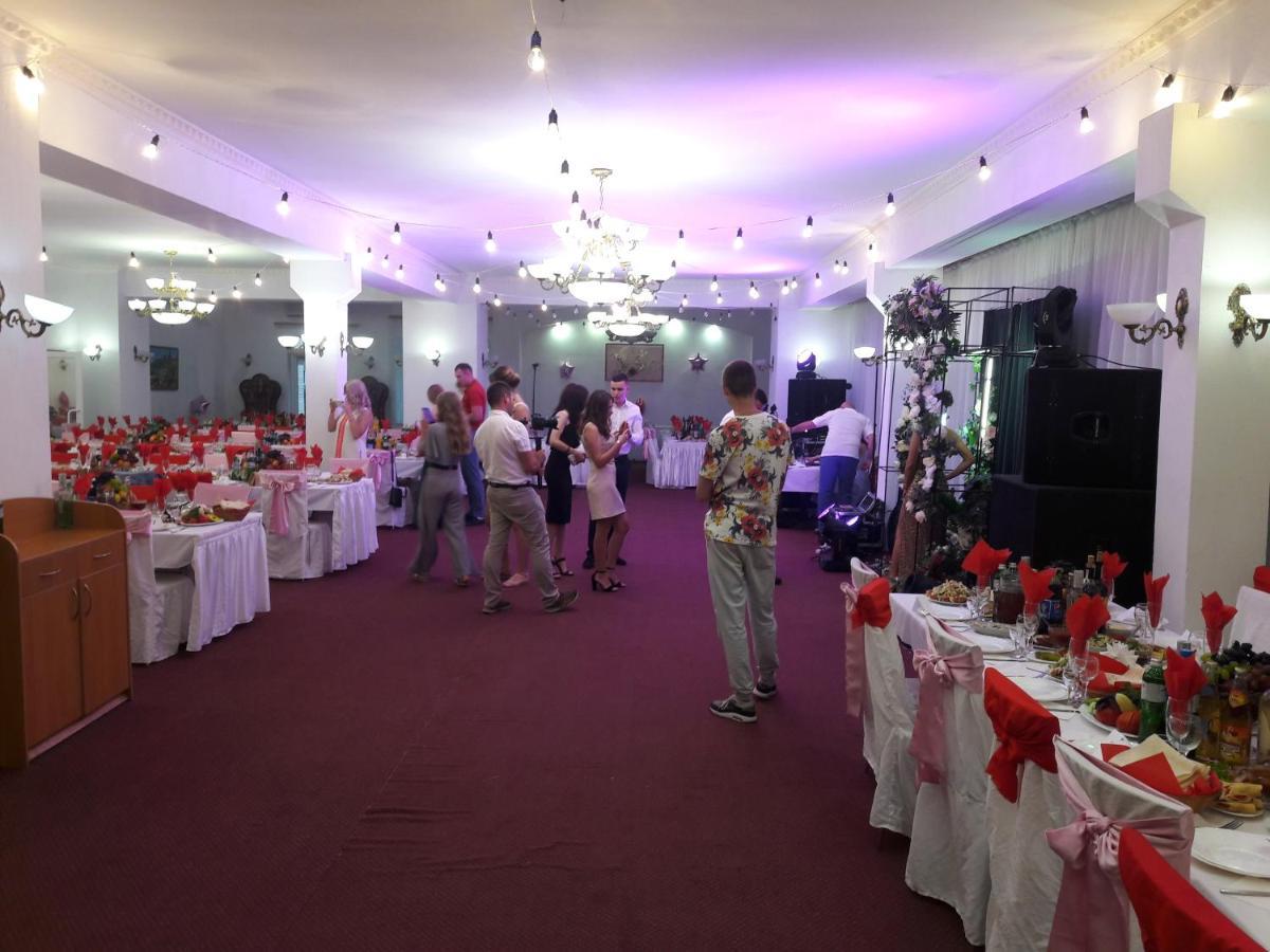 Hotel Dubrava Poltava Buitenkant foto